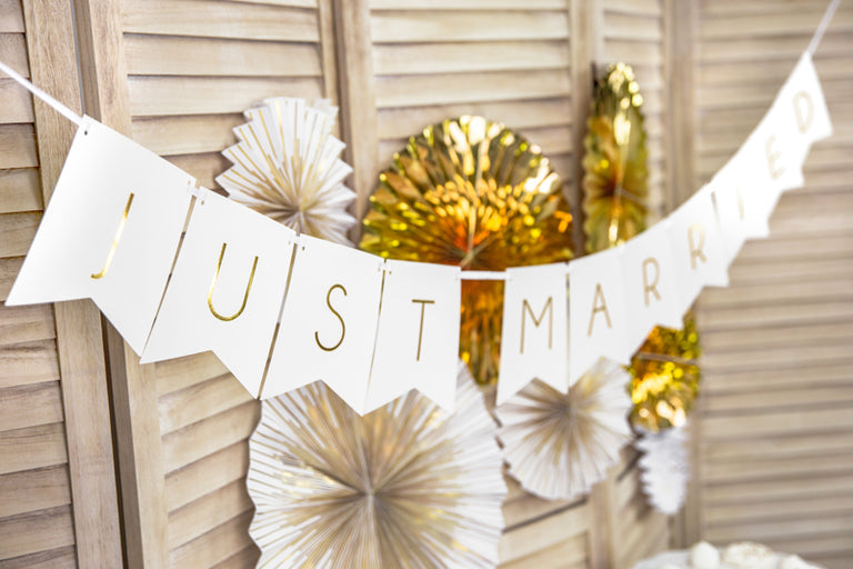 White Just Married Garland With Gold Foiled Lettering - Set Of 1