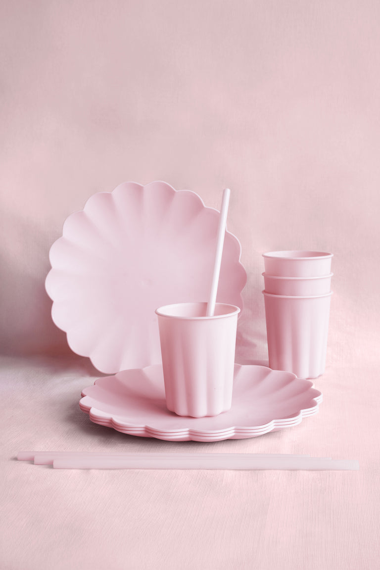 Pink Scalloped Plastic Plates